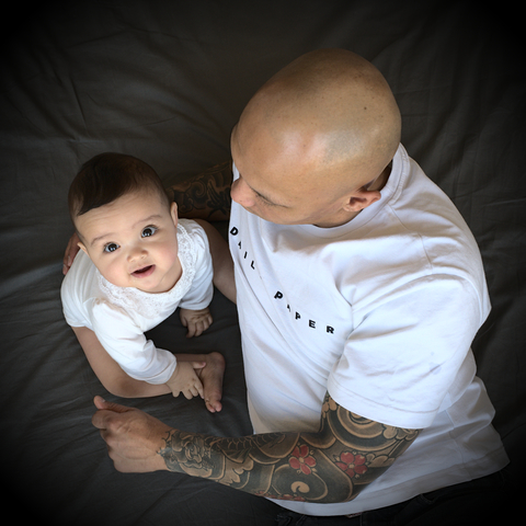 newbornfotograaf babyfotograaf Utrecht: vader en baby